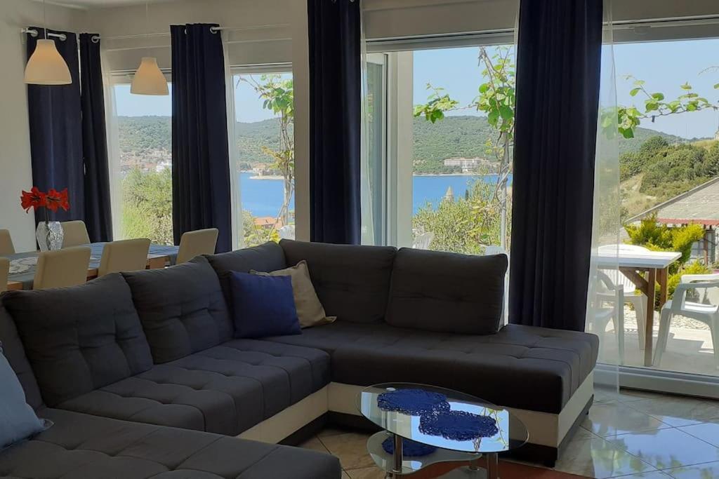 Vis - Luxury Holiday Villa With Swimming Pool エクステリア 写真